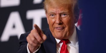 FILE PHOTO: Republican presidential candidate and former U.S. President Donald Trump attends a campaign event in Waterloo, Iowa, U.S. December 19, 2023. REUTERS/Scott Morgan/File Photo