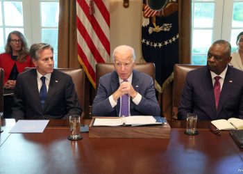 FILE PHOTO: U.S. President Joe Biden, flanked by Secretary of State Antony Blinken and Secretary of Defense Lloyd Austin, makes a statement to the news media ahead of a cabinet meeting at the White House in Washington, U.S., October 2, 2023. REUTERS/Leah Millis/File Photo