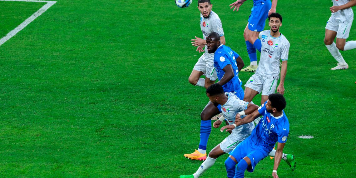 مباراة الهلال والفتح