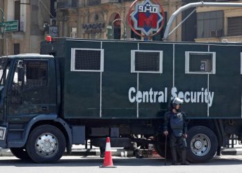 An Egyptian riot police officer is seen outside El Sadat metro station at Tahrir square in the center of Cairo, Egypt May 13, 2018. REUTERS/Amr Abdallah Dalsh