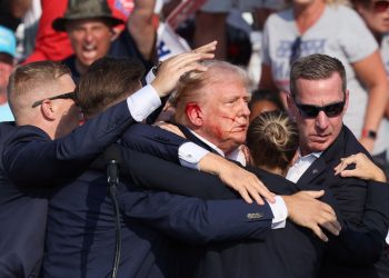 Republican presidential candidate and former U.S. President Donald Trump gestures with a bloodied face as multiple shots rang out during a campaign rally at the Butler Farm Show in Butler, Pennsylvania, U.S., July 13, 2024. REUTERS/Brendan McDermid